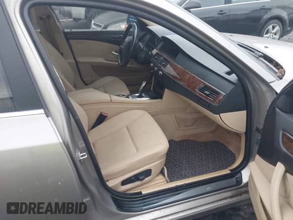 2008 BMW 5 Series 528i с VIN WBANU53578CT08384, выставлен на аукционе IAAI как лот 43544483 с пробегом 192 398 миль миль и . История ставок и продаж доступна на DreamBid. Изображение 5.