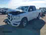 2022 Ram 1500 Big Horn z VIN 1C6RREBT7NN452563, wystawiony jako IAAI lot #41297916 z przebiegiem 27 231 mil mil oraz . Historia ofert i sprzedaży dostępna na DreamBid. Obrazek 2.