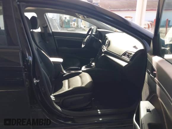 2017 Hyundai Elantra SE with VIN 5NPD84LFXHH151234, listed as a IAAI auction lot 42942035 with 117,105 mi miles and . Bid and sale history available at DreamBid. Image 5.