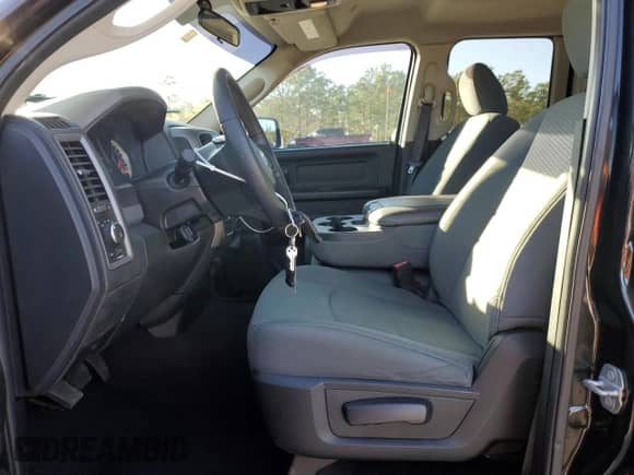 2018 Ram 1500 Tradesman z VIN 1C6RR6FT2JS347229, wystawiony jako Copart lot #41604265 z przebiegiem 44 791 mil mil oraz Szkoda całkowita • Salvage title. Historia ofert i sprzedaży dostępna na DreamBid. Obrazek 7.