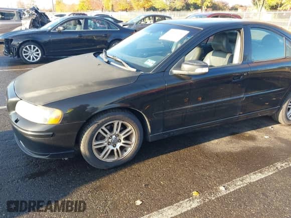 2008 Volvo S60 2.5T с VIN YV1RH592982698037, выставлен на аукционе IAAI как лот 43501926 с пробегом 340 788 миль миль и . История ставок и продаж доступна на DreamBid. Изображение 2.