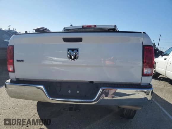 2023 Ram 1500 SLT z VIN 1C6RR6LG1PS518469, wystawiony jako Copart lot #45996985 z przebiegiem Nie podano mil oraz Nie do naprawy • Non repairable. Historia ofert i sprzedaży dostępna na DreamBid. Obrazek 6.