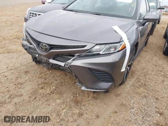 2020 Toyota Camry SE z VIN 4T1G11AK0LU510066, wystawiony jako IAAI lot #43169363 z przebiegiem 88 046 mil mil oraz . Historia ofert i sprzedaży dostępna na DreamBid. Obrazek 18.