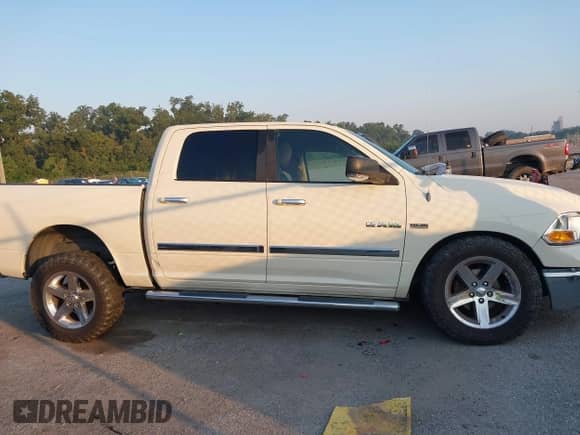 2010 Dodge 1500 Laramie with VIN 1D7RV1CT5AS227300, listed as a IAAI auction lot 43192060 with 132,940 mi miles and . Bid and sale history available at DreamBid. Image 13.