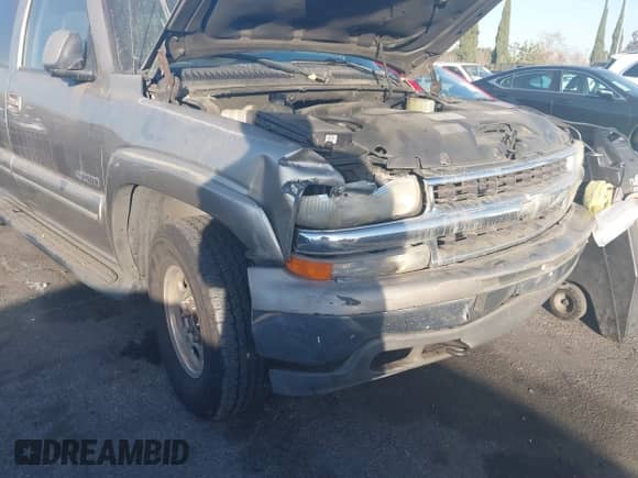 2000 Chevrolet Suburban LT z VIN 3GNGC26U7YG189093, wystawiony jako IAAI lot #41129079 z przebiegiem 346 765 mil mil oraz . Historia ofert i sprzedaży dostępna na DreamBid. Obrazek 6.