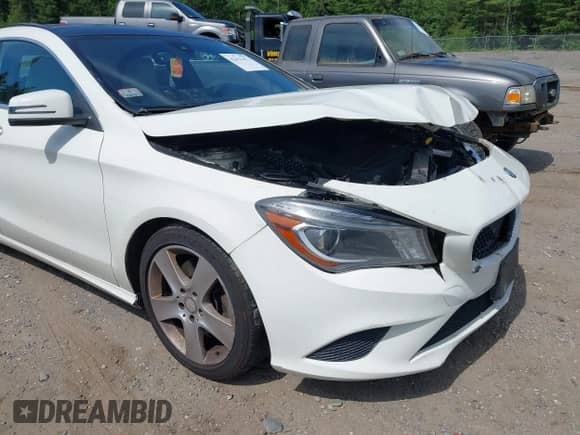 2015 Mercedes-Benz CLA 250 with VIN WDDSJ4GB0FN233222, listed as a IAAI auction lot 42621472 with 252,676 mi miles and . Bid and sale history available at DreamBid. Image 20.