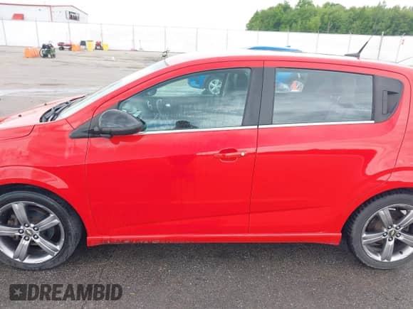 2013 Chevrolet Sonic RS z VIN 1G1JH6SB5D4158355, wystawiony jako IAAI lot #42234638 z przebiegiem 164 870 mil mil oraz . Historia ofert i sprzedaży dostępna na DreamBid. Obrazek 14.