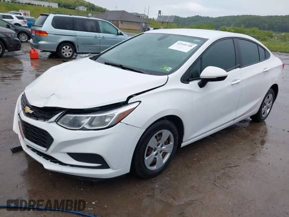 2018 Chevrolet Cruze LS с VIN 1G1BC5SM8J7126752, выставлен на аукционе IAAI как лот 42518748 с пробегом 138 951 миль миль и . История ставок и продаж доступна на DreamBid. Изображение 2.