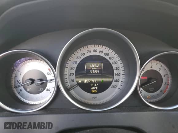 2013 Mercedes-Benz C 350 z VIN WDDGJ8JB2DF972458, wystawiony jako Copart lot #82224984 z przebiegiem 135 554 mil mil oraz Szkoda całkowita • Salvage title. Historia ofert i sprzedaży dostępna na DreamBid. Obrazek 9.