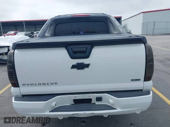 2011 Chevrolet Avalanche LT с VIN 3GNTKFE3XBG101145, выставлен на аукционе IAAI как лот 42714755 с пробегом 204 972 миль миль и . История ставок и продаж доступна на DreamBid. Изображение 16.