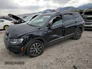 2021 Volkswagen Tiguan SE z VIN 3VV2B7AX0MM001984, wystawiony jako Copart lot #69985025 z przebiegiem Nie podano mil oraz Szkoda całkowita • Salvage title. Historia ofert i sprzedaży dostępna na DreamBid. Obrazek 1.