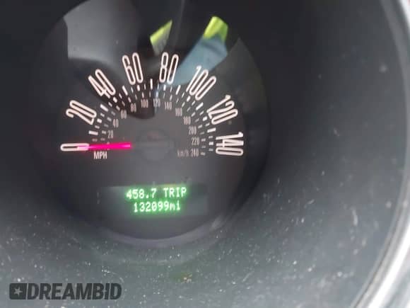 2005 Ford Mustang GT Deluxe с VIN 1ZVFT82H555183325, выставлен на аукционе IAAI как лот 43329725 с пробегом 132 099 миль миль и . История ставок и продаж доступна на DreamBid. Изображение 15.