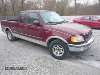 1997 Ford F-150 XL z VIN 1FTEX17L8VNB15477, wystawiony jako IAAI lot #40924425 z przebiegiem 303 282 mil mil oraz . Historia ofert i sprzedaży dostępna na DreamBid. Obrazek 1.