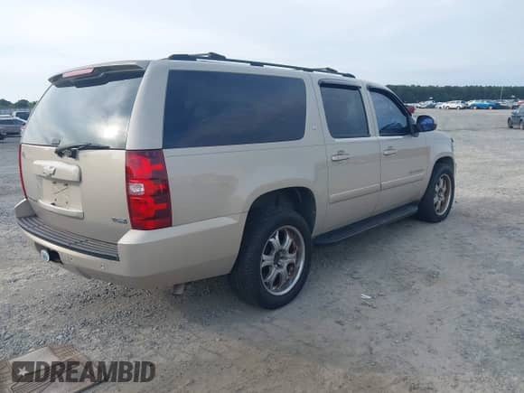 2007 Chevrolet Suburban LS with VIN 1GNFC16067J230068, listed as a IAAI auction lot 42366166 with 251,429 mi miles and . Bid and sale history available at DreamBid. Image 4.