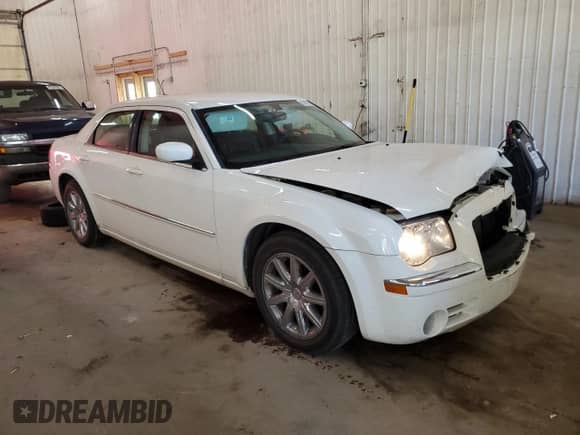 2008 Chrysler 300 Limited с VIN 2C3KA33G38H253728, выставлен на аукционе Copart как лот 82060785 с пробегом 159 147 миль миль и Списание • Salvage title. История ставок и продаж доступна на DreamBid. Изображение 4.