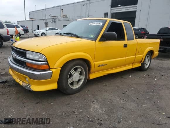 2003 Chevrolet S-10 LS with VIN 1GCCS19X938159618, listed as a Copart auction lot 68737085 with 138,434 mi miles and Salvage title. Bid and sale history available at DreamBid. Image 1.