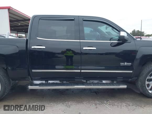 2017 Chevrolet Silverado 1500 LTZ z VIN 3GCUKSEC7HG135770, wystawiony jako IAAI lot #41257645 z przebiegiem 155 364 mil mil oraz . Historia ofert i sprzedaży dostępna na DreamBid. Obrazek 14.