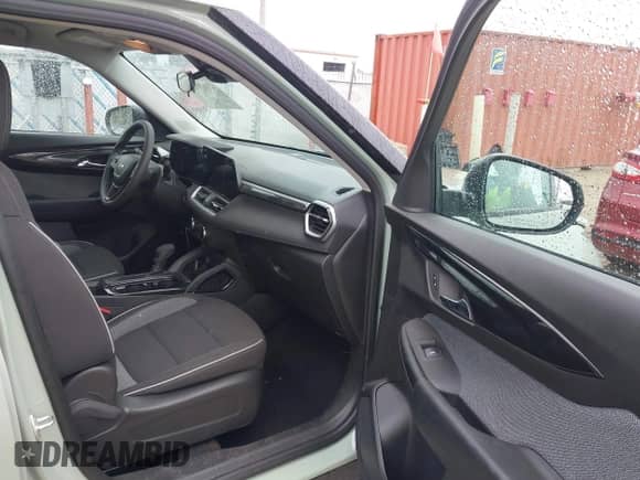 2025 Chevrolet TrailBlazer LS с VIN KL79MMSL8SB134463, выставлен на аукционе IAAI как лот 42420651 с пробегом 8 508 миль миль и . История ставок и продаж доступна на DreamBid. Изображение 5.