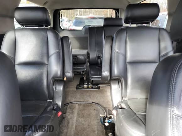 2009 Chevrolet Suburban LTZ z VIN 1GNFK36309R243475, wystawiony jako Copart lot #90379995 z przebiegiem 168 390 mil mil oraz Szkoda całkowita • Salvage title. Historia ofert i sprzedaży dostępna na DreamBid. Obrazek 10.