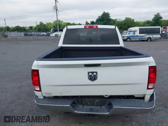 2017 Ram 1500 Express z VIN 3C6RR6KT7HG532853, wystawiony jako IAAI lot #42722037 z przebiegiem 160 758 mil mil oraz . Historia ofert i sprzedaży dostępna na DreamBid. Obrazek 16.