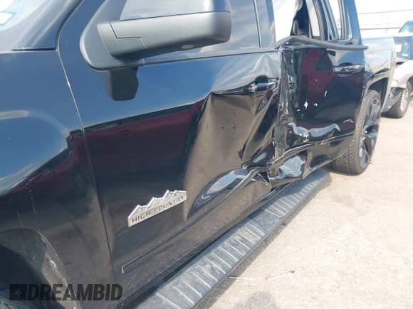 2018 Chevrolet Silverado 1500 High Country с VIN 3GCPCTEJ0JG174608, выставлен на аукционе IAAI как лот 43236877 с пробегом 101 794 миль миль и . История ставок и продаж доступна на DreamBid. Изображение 6.