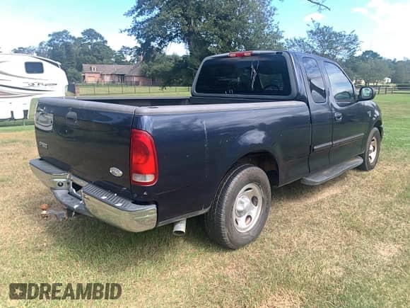 2002 Ford F-150 XL с VIN 1FTRX17W72NB36764, выставлен на аукционе Copart как лот 85647745 с пробегом Не указан миль и Списание • Salvage title. История ставок и продаж доступна на DreamBid. Изображение 4.