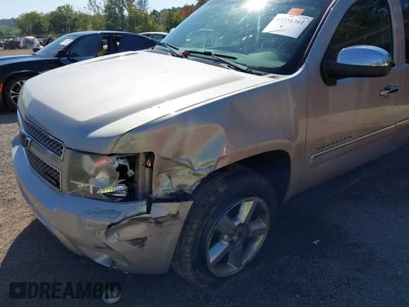 2009 Chevrolet Suburban LTZ z VIN 1GNFK363X9R189568, wystawiony jako IAAI lot #43251361 z przebiegiem 214 783 mil mil oraz . Historia ofert i sprzedaży dostępna na DreamBid. Obrazek 6.