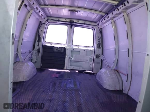 2002 Chevrolet Express с VIN 1GCEG15W821225865, выставлен на аукционе IAAI как лот 42343082 с пробегом 318 658 миль миль и . История ставок и продаж доступна на DreamBid. Изображение 8.