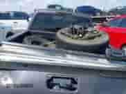 2010 Chevrolet Silverado 1500 LT z VIN 3GCRKSE30AG102962, wystawiony jako IAAI lot #42989727 z przebiegiem 232 236 mil mil oraz . Historia ofert i sprzedaży dostępna na DreamBid. Obrazek 16.