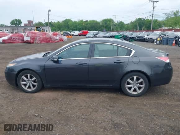 2014 Acura TL Technology z VIN 19UUA8F58EA001450, wystawiony jako IAAI lot #42256124 z przebiegiem 121 400 mil mil oraz . Historia ofert i sprzedaży dostępna na DreamBid. Obrazek 14.