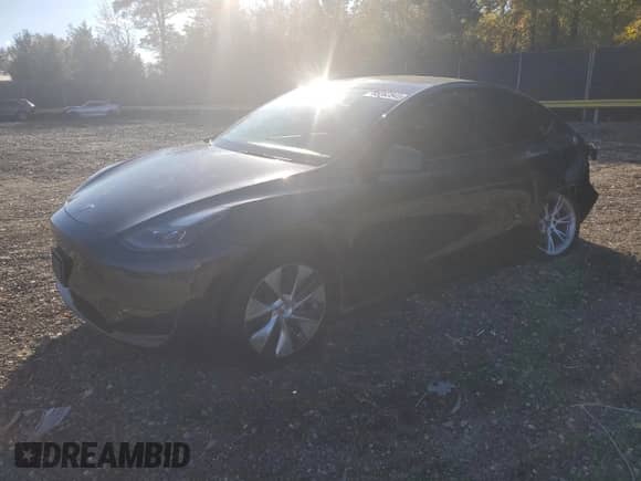 2024 Tesla Model Y с VIN 7SAYGDED5RF008081, выставлен на аукционе Copart как лот 85262545 с пробегом 24 218 миль миль и Списание • Salvage title. История ставок и продаж доступна на DreamBid. Изображение 1.