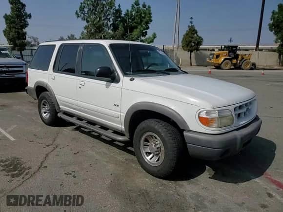 1999 Ford Explorer XL with VIN 1FMZU32X8XZB64735, listed as a Copart auction lot 82251585 with 189,401 mi miles and Salvage title. Bid and sale history available at DreamBid. Image 14.