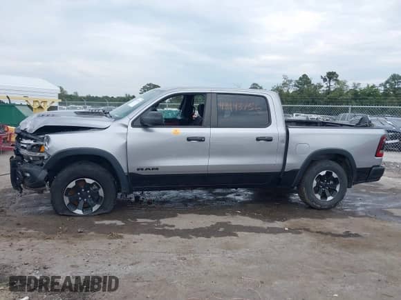 2022 Ram 1500 Rebel z VIN 1C6SRFLT2NN278889, wystawiony jako IAAI lot #43193756 z przebiegiem 88 073 mil mil oraz . Historia ofert i sprzedaży dostępna na DreamBid. Obrazek 13.