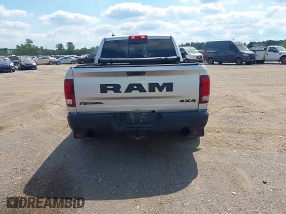 2016 Ram 1500 Rebel z VIN 1C6RR7YT2GS315201, wystawiony jako IAAI lot #43059918 z przebiegiem 201 857 mil mil oraz . Historia ofert i sprzedaży dostępna na DreamBid. Obrazek 16.