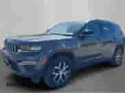 2023 Jeep Grand Cherokee Limited z VIN 1C4RJHBG1PC643303, wystawiony jako Copart lot #85391085 z przebiegiem 33 073 mil mil oraz Czysty tytuł • Clean title. Historia ofert i sprzedaży dostępna na DreamBid. Obrazek 2.