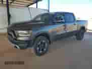 2020 Ram 1500 Rebel z VIN 1C6SRFLT4LN385004, wystawiony jako Copart lot #81076245 z przebiegiem 74 355 mil mil oraz Szkoda całkowita • Salvage title. Historia ofert i sprzedaży dostępna na DreamBid. Obrazek 1.