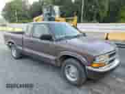 1998 Chevrolet S-10 LS с VIN 1GCCS19X0WK100710, выставлен на аукционе Copart как лот 61636495 с пробегом 216 032 миль миль и Списание • Salvage title. История ставок и продаж доступна на DreamBid. Изображение 4.