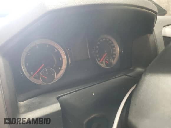 2019 Ram 1500 Express z VIN 1C6RR6FG3KS628380, wystawiony jako Copart lot #52341655 z przebiegiem Nie podano mil oraz Czysty tytuł • Clean title. Historia ofert i sprzedaży dostępna na DreamBid. Obrazek 9.