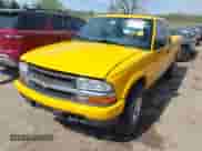 2002 Chevrolet S-10 LS z VIN 1GCDT19W028200046, wystawiony jako IAAI lot #42037525 z przebiegiem 77 778 mil mil oraz . Historia ofert i sprzedaży dostępna na DreamBid. Obrazek 2.