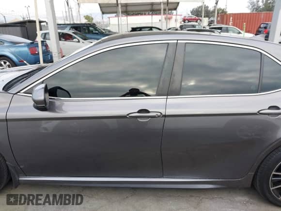 2021 Toyota Camry SE Nightshade z VIN 4T1G11AK8MU536707, wystawiony jako IAAI lot #43329430 z przebiegiem 61 408 mil mil oraz . Historia ofert i sprzedaży dostępna na DreamBid. Obrazek 15.