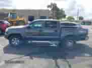 2013 Toyota Tacoma z VIN 3TMLU4EN7DM123276, wystawiony jako IAAI lot #43334679 z przebiegiem 103 742 mil mil oraz . Historia ofert i sprzedaży dostępna na DreamBid. Obrazek 14.