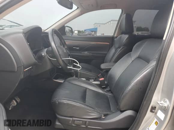 2019 Mitsubishi Outlander ES z VIN JA4AZ3A38KZ026682, wystawiony jako Copart lot #82217935 z przebiegiem 99 115 mil mil oraz Nie do naprawy • Non repairable. Historia ofert i sprzedaży dostępna na DreamBid. Obrazek 7.