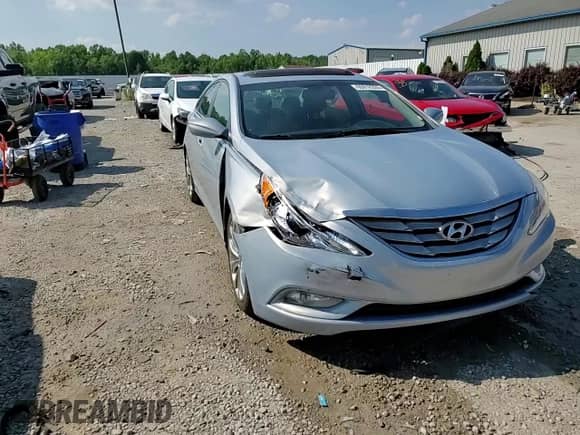 2013 Hyundai Sonata SE z VIN 5NPEC4ACXDH634227, wystawiony jako Copart lot #65918335 z przebiegiem 218 488 mil mil oraz Szkoda całkowita • Salvage title. Historia ofert i sprzedaży dostępna na DreamBid. Obrazek 13.