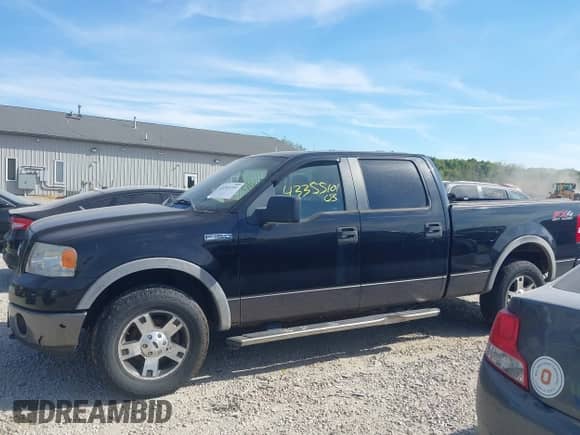 2008 Ford F-150 XLT z VIN 1FTPW14598FA70937, wystawiony jako IAAI lot #43355101 z przebiegiem 150 000 mil mil oraz . Historia ofert i sprzedaży dostępna na DreamBid. Obrazek 14.