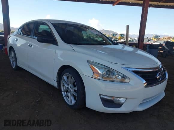 2015 Nissan Altima S z VIN 1N4AL3AP8FC441056, wystawiony jako IAAI lot #43225503 z przebiegiem 181 844 mil mil oraz . Historia ofert i sprzedaży dostępna na DreamBid. Obrazek 1.