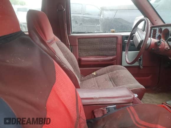 1984 Chevrolet Blazer z VIN 1G8CT18B5E8154514, wystawiony jako Copart lot #81512674 z przebiegiem 31 988 mil mil oraz Czysty tytuł • Clean title. Historia ofert i sprzedaży dostępna na DreamBid. Obrazek 10.