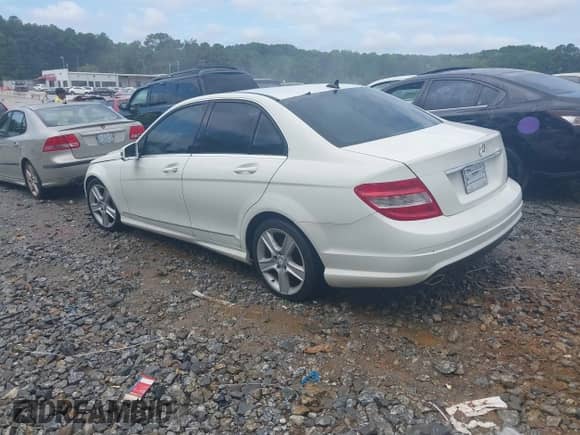 2010 Mercedes-Benz C 300 Sport с VIN WDDGF8BB0AR093597, выставлен на аукционе IAAI как лот 42876595 с пробегом 135 354 миль миль и . История ставок и продаж доступна на DreamBid. Изображение 3.