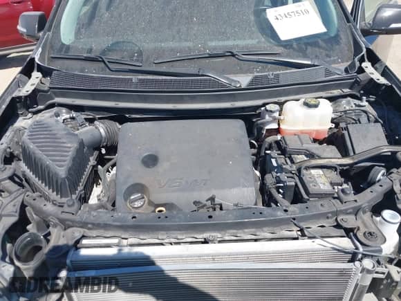 2019 Chevrolet Traverse LT z VIN 1GNERHKW0KJ115178, wystawiony jako IAAI lot #43457510 z przebiegiem 127 984 mil mil oraz . Historia ofert i sprzedaży dostępna na DreamBid. Obrazek 10.