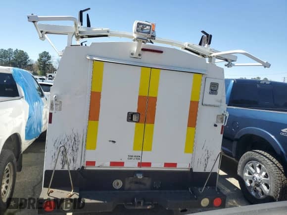 2012 Chevrolet Silverado 3500HD Work Truck z VIN 1GB3CZCG6CF184724, wystawiony jako Copart lot #52562015 z przebiegiem 182 833 mil mil oraz Czysty tytuł • Clean title. Historia ofert i sprzedaży dostępna na DreamBid. Obrazek 6.