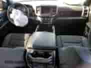 2023 Ram 1500 Big Horn z VIN 1C6RREFTXPN534803, wystawiony jako Copart lot #55435395 z przebiegiem 5 548 mil mil oraz Szkoda całkowita • Salvage title. Historia ofert i sprzedaży dostępna na DreamBid. Obrazek 8.